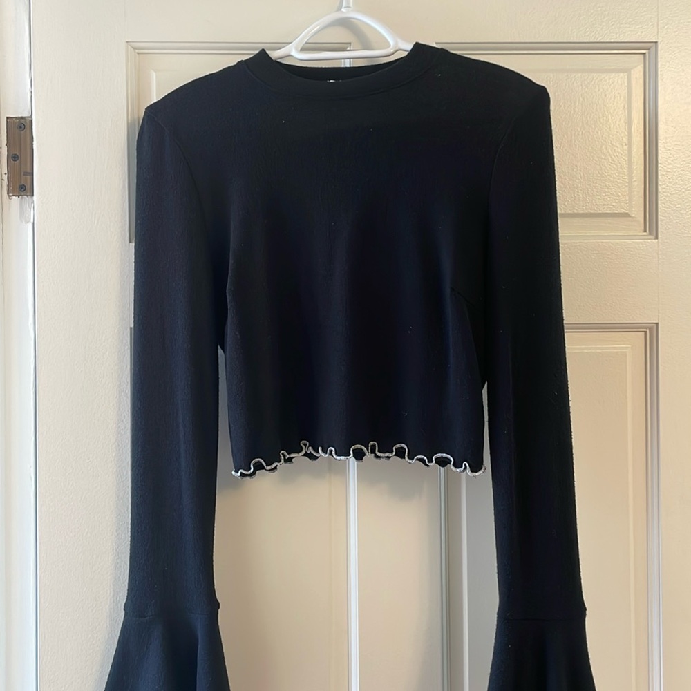 Cropped Bell Long Sleeve